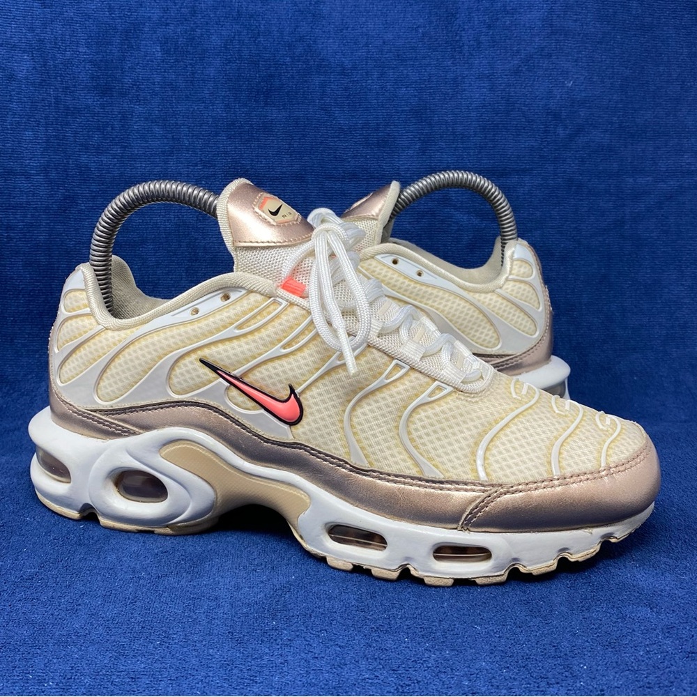 Nike air max plus “orewood brown” women’s athletic sneakers size 7 US